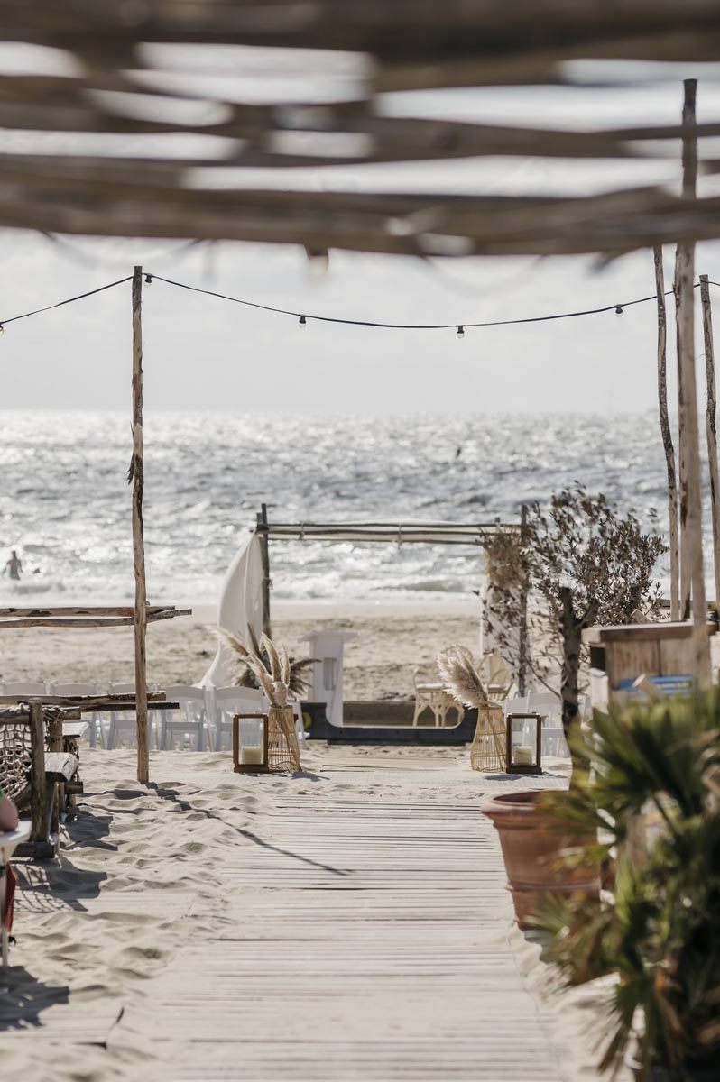 Beach ceremony setup at Strand Deining